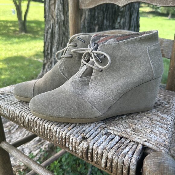 TOMS Kala Desert Tan Wedge Booties size 9.5W (Fits like a 10) - Picture 1 of 7